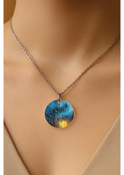 Şeffaf Sert Akrilik Kolye Ucu ve Üzeri Zincirli Desenli Kolye Newyorkta Yağmur