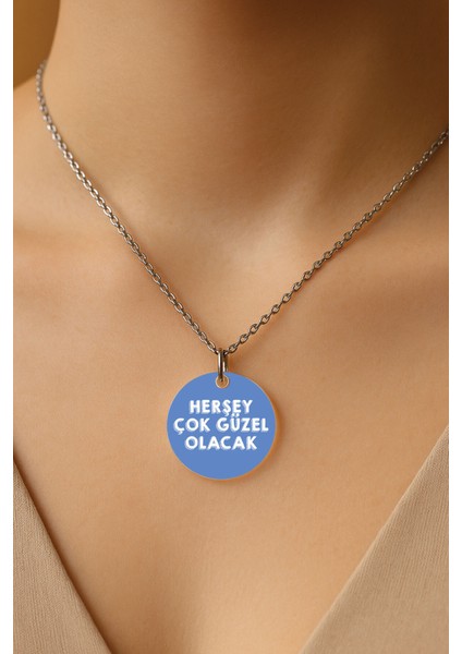 Şeffaf Sert Akrilik Kolye Ucu ve Üzeri Zincirli Desenli Kolye Çok Güzel