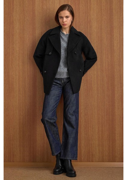 Pelerin ve Kol Patı Detaylı Kruvaze Kısa Kaban Siyah 3161