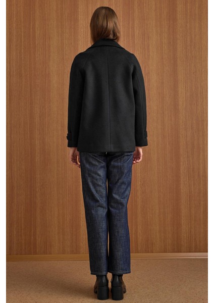 Pelerin ve Kol Patı Detaylı Kruvaze Kısa Kaban Siyah 3161