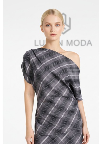 Kadın Tek Omuzlu Asimetrik Kesim Regular Fit Kayık Yaka Kareli Kısa Kollu Bluz - Şık Kadın Bluz
