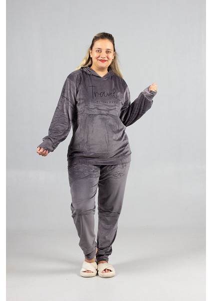 Kapşonlu Kadife Büyük Beden Takım Gri – Premium Kalite, Rahat ve Şık Kadın Eşofman Takımı