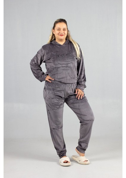 Kapşonlu Kadife Büyük Beden Takım Gri – Premium Kalite, Rahat ve Şık Kadın Eşofman Takımı modelleri