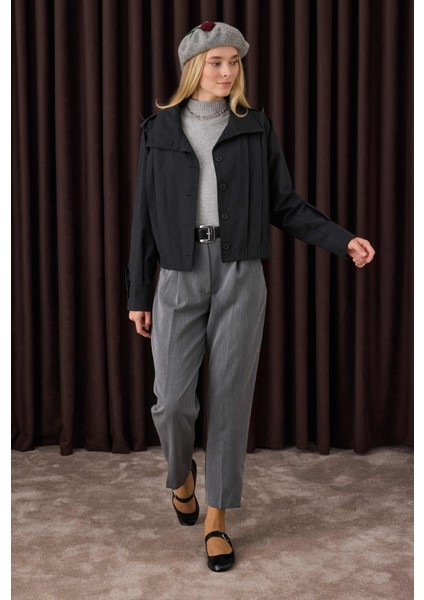 Kısa Pileli Ceket Siyah fırsatları