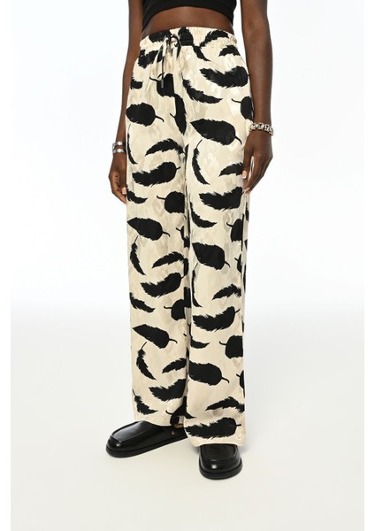 Kadın Rahat Kalıp Beli Lastikli Yaprak Desenli Jakarlı Pantolon