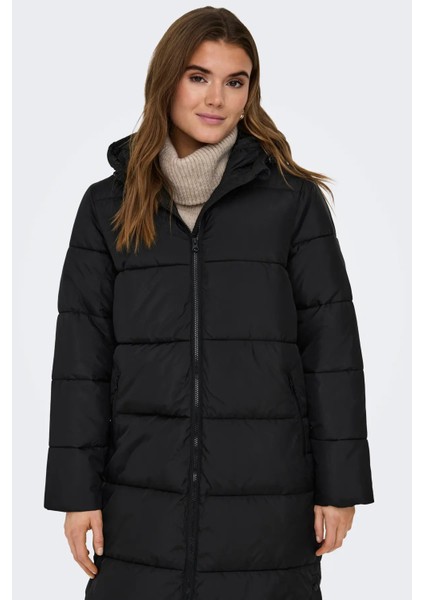 Kadın Onlmontana Kapüşonlu Uzun Şişme Mont 15226559 Siyah fiyatları
