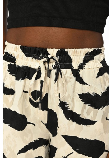 Kadın Rahat Kalıp Beli Lastikli Yaprak Desenli Jakarlı Pantolon modelleri