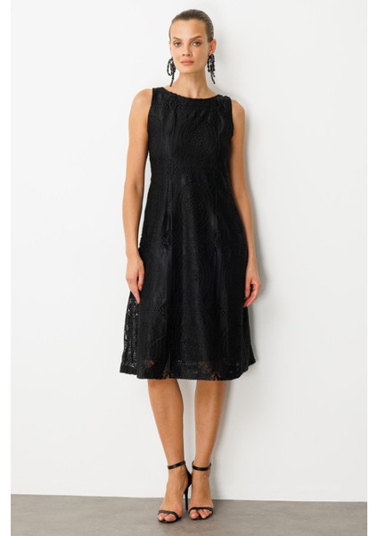 Dantel Görünümlü Uzun Elbise-Siyah