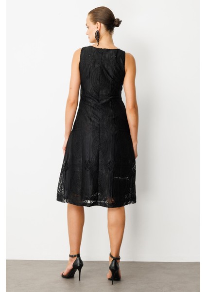 Dantel Görünümlü Uzun Elbise-Siyah