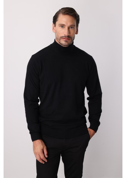 Siyah Standart Fit Dar Kalıp Yarım Balıkçı Düz Triko