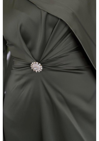 Wave Broşlu Pelerinli Saten Abiye Haki fırsatları