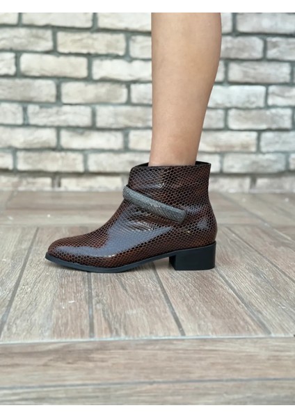 Lusso Kroko Taş Tokalı Büyük Numara Kadın Ayakkabı Şık ve Zarif Topuklu Model