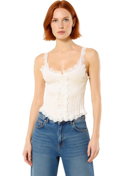 Kadın Fitted Triko Bluz Kolsuz Kare Yaka Dantel Detaylı Crop Tasarım Kaliteli Şık Rahat Modern fiyatları