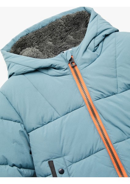 Uzun Kollu Cepli Içi Suni Kürklü Kapşonlu Şişme Mont modelleri