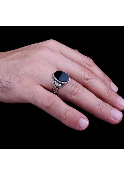 925 Ayar Gümüş Onix Taşlı Kalem Işleme Motifli Erkek Yüzük fiyatları
