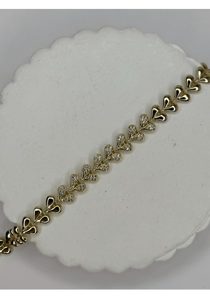 Parlak ve Taşlı Kalp Figürlü Gold Bileklik