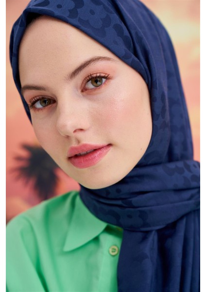 Çiçek Desen Jakar Italyan Ipekli Şal Lacivert fırsatları