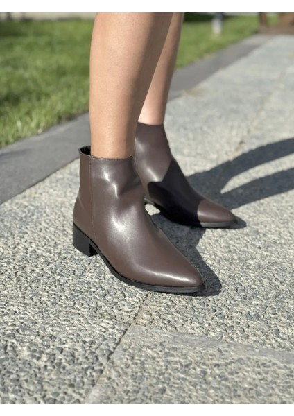 Arvella Sivri Burun Ahşap Ökçeli Kadın Bot Şehir Stil ve Konfor indirimleri
