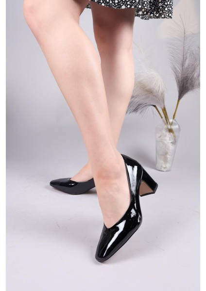 Yerba Rugan Alçak Topuklu Ayakkabı Siyah