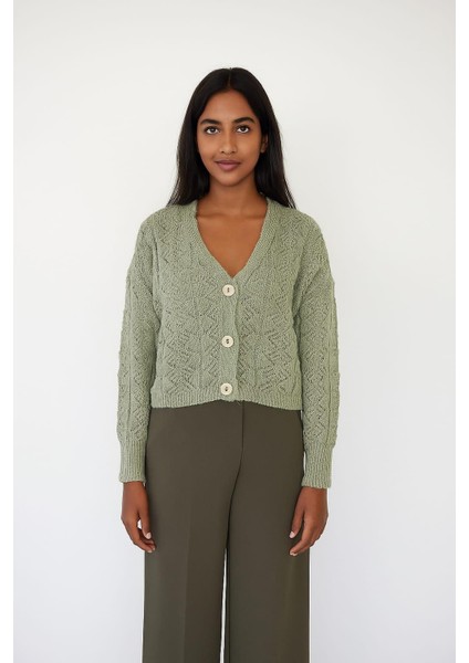 Kadın Örme Düğme Detaylı Kısa Triko Hırka