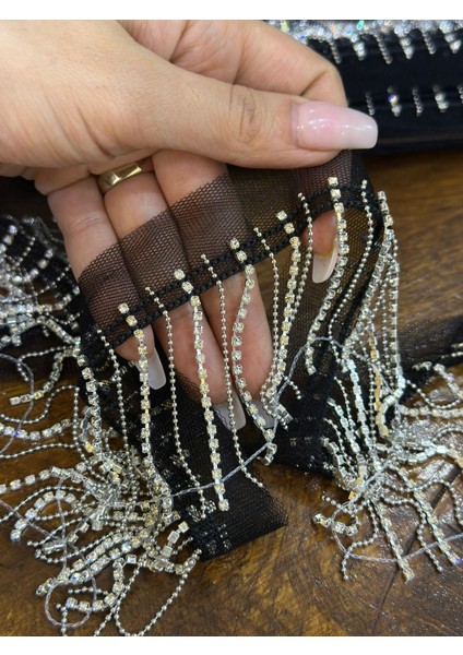 Zirkon Taş Püsküllü Siyah Şerit Dikiş Aksesuarı 1 Metre En 6 cm