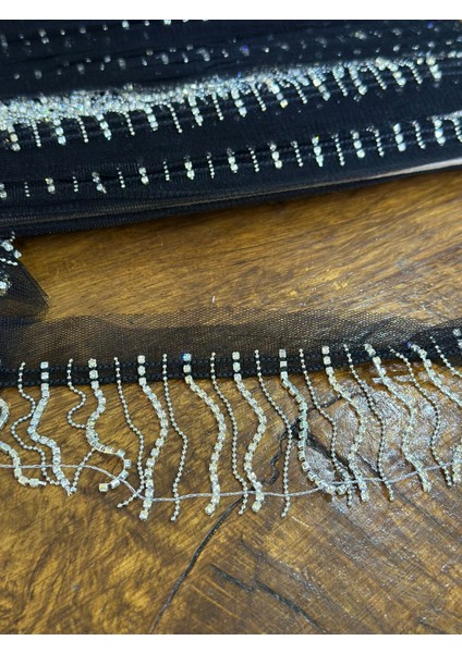 Zirkon Taş Püsküllü Siyah Şerit Dikiş Aksesuarı 1 Metre En 6 cm fırsatları