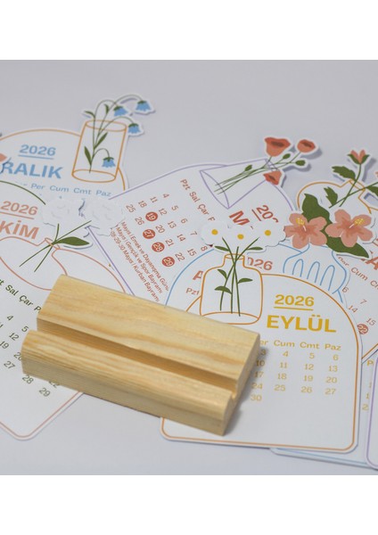 2026 Yılı Ahşap Standlı Masaüstü Takvimi, Minimal Çiçek Temalı Takvim, 8X12 cm