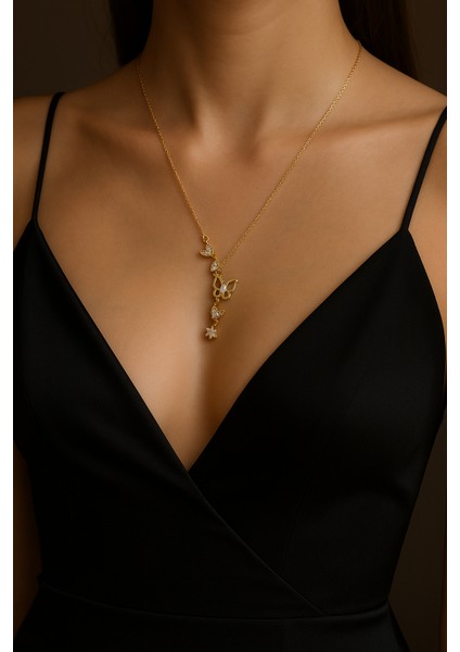 Zarif Altın Renk Kelebek Figürlü Kadın Kolye – Işıltılı Zirkon Taşlı Kararmaz Çelik Zincir – Şık, Modern ve Göz Alıcı Takı | Günlük Kombin, Özel Gün, Sevgiliye Hediye Için Mükemmel Seçim |