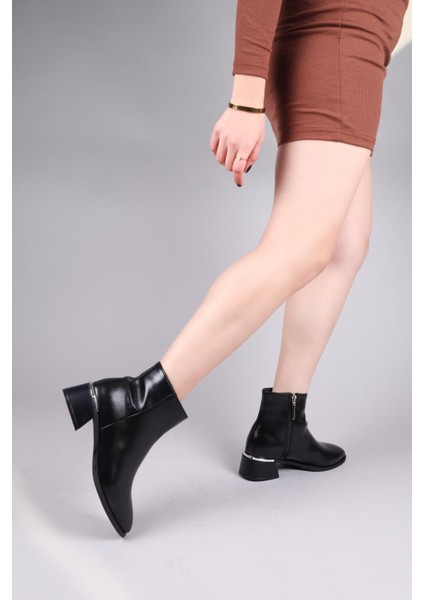Benella Düz Alçak Topuklu Bot Siyah fiyatları