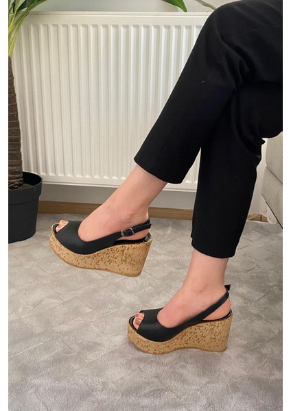 Kadın Fenni 10 cm Dolgu Topuklu Mantar Taban Ayakkabı Siyah fiyatları