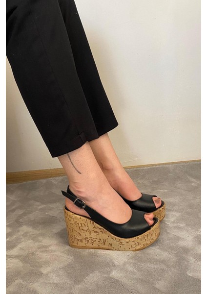 Kadın Fenni 10 cm Dolgu Topuklu Mantar Taban Ayakkabı Siyah indirimleri