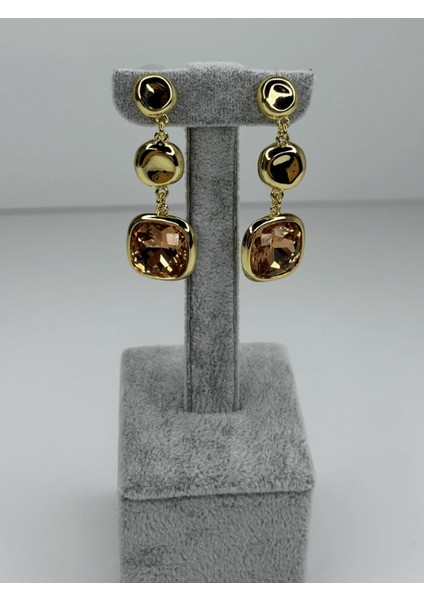 Açık Pembe Tonlarında Kare Şekilli Sallantılı Gold Küpe