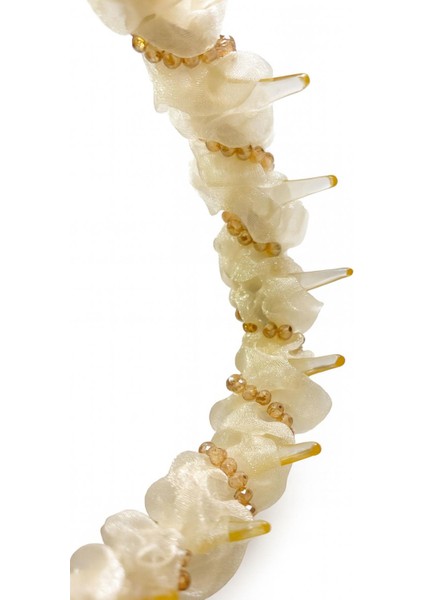 Beyaz Tül Kumaş ve Boncuk Işlemeli Köpekbalığı Dişli Kemik Taç fiyatları