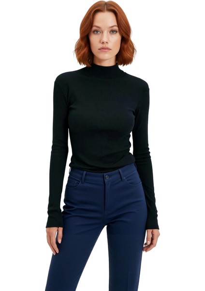 Kadın Beyaz Fitted Vücuda Oturan Dik Yaka Uzun Kol Esnek Örme Bluz Günlük Kullanım Için Idealdir modelleri