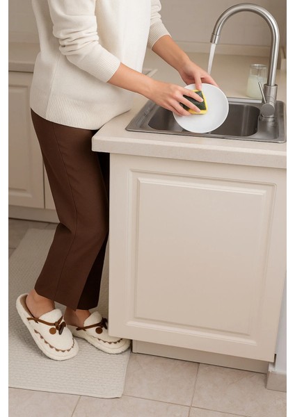 Kadın Kışlık Düğmeli Içi Havlulu Rahat Kaymaz Tüylü Ev Terliği(Dar Kalıp)