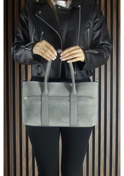 Gri Hakiki Dana Süet Fermuarlı Üç Bölmeli Iç Cepli Askılı Orta Boy Günlük Omuz Çantası