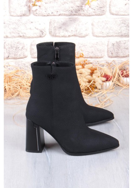 25K137 Baskılı Deri 8 cm Yükseklik Kalın Topuklu Sivri Burun Kadın Bot fırsatları