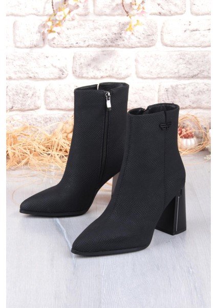 25K137 Baskılı Deri 8 cm Yükseklik Kalın Topuklu Sivri Burun Kadın Bot indirimleri
