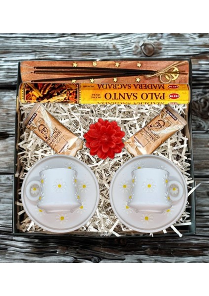 El Yapımı 2 Kişilik Lüks Kahve Fincanı Hediye Seti – Zarif Çiçek Desenli