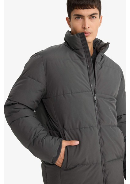 Su İtici Regular Fit Dik Yaka Fermuarlı Cepli Mont E9991AX25WN fırsatları