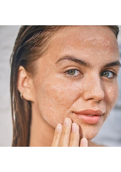 Clarins Tek Adımda Nazik Peeling Temizleyici | 3&apos;ü 1 Arada Temizleyici, Makyaj Temizleyici ve Eksfoliye Edici | Parlaklığı Artırır | Bitki Bazlı Peeling Boncukları | Tüm Cilt Tipleri | 4.5oz modelleri