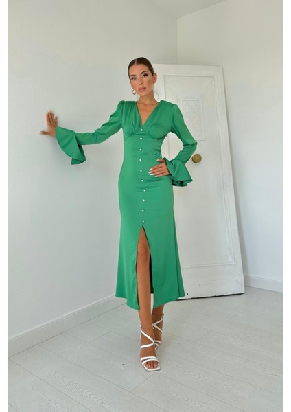 Önü Düğmeli Yırtmaçlı Saten Görünümlü Elbise