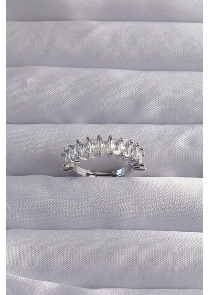 Pirinç Ayarlamalı Gümüş Renk Baget Taşlı Su Yolu Yüzük