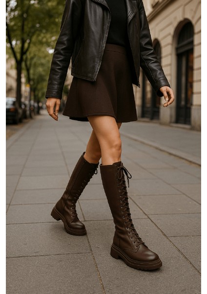 Kahverengi Bağcıklı Kadın Çizme Cilt Malzeme ile Şık Tasarım Günlük Kullanım İçin modelleri