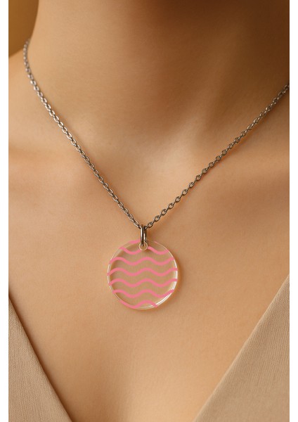 Şeffaf Sert Akrilik Kolye Ucu ve Üzeri Zincirli Desenli Kolye Dalgalı Pembe