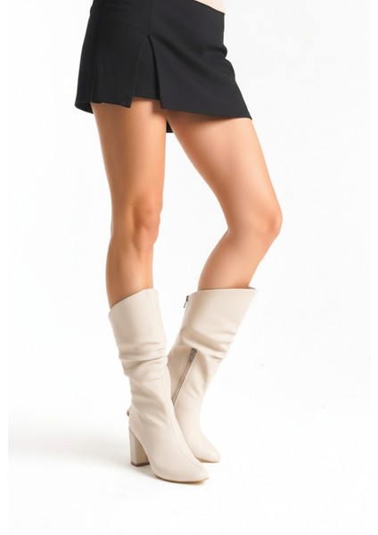 Kadın Bej Arkadan Fermuarlı Büzgü Detaylı Kalın Yüksek Topuklu Orta Boy Çizme