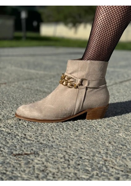 Chai Büyük Numara Zincir Detaylı Kısa Topuklu Kadın Bot Şık ve Konforlu modelleri