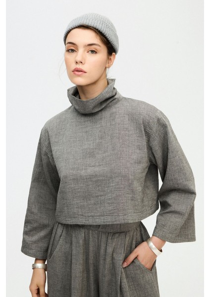 Gri Boğazlı Crop Bluz fırsatları
