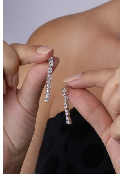 Pırlanta Montür Su Damlası Motifli Ful Taşlı 925 Ayar Gümüş Küpe modelleri