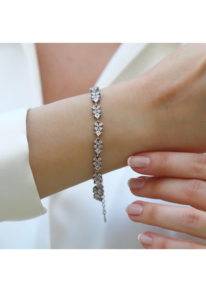 Çiçek Kare Taşlı Gümüş Bileklik